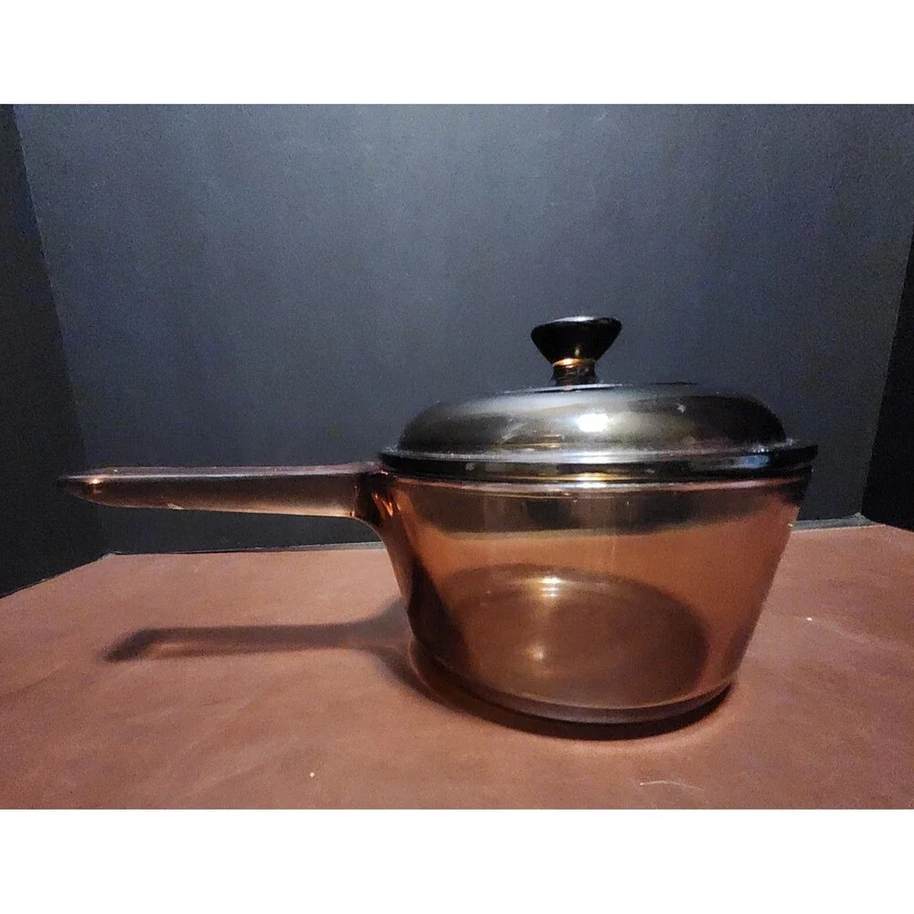 This item appears to be a vintage Corning Visions amber glass 1-liter...